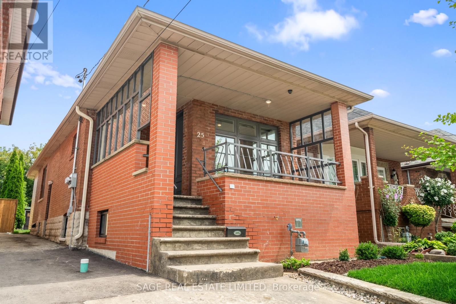 25 CHAMBERLAIN AVENUE