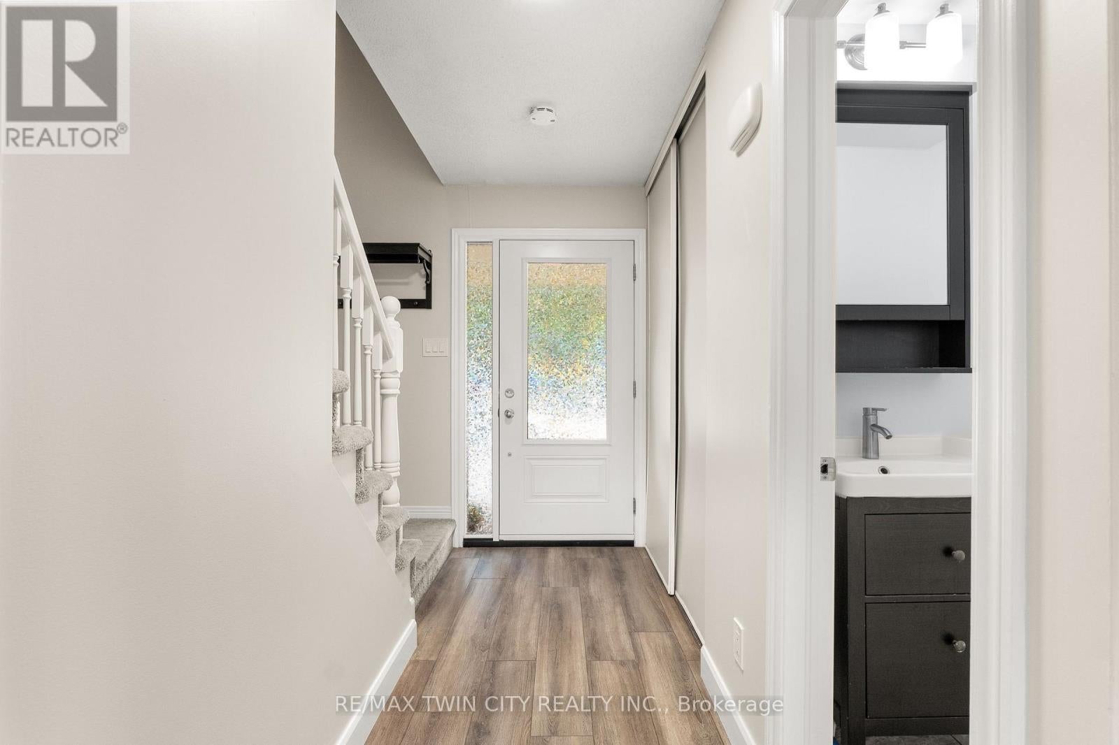 647 PINEROW CRESCENT