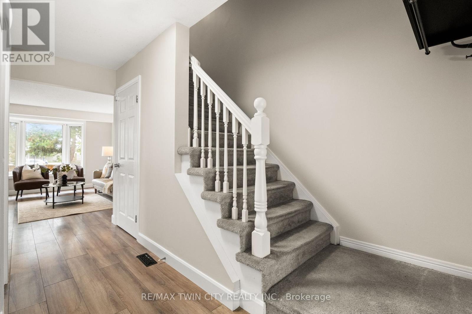 647 PINEROW CRESCENT