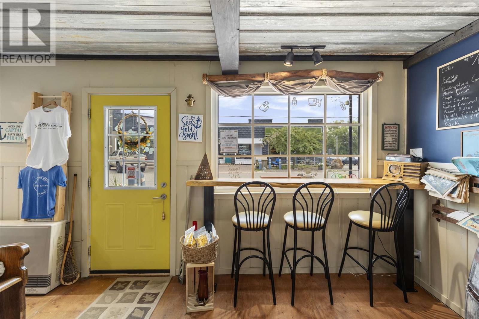 1195 Richard ST - Photo 2