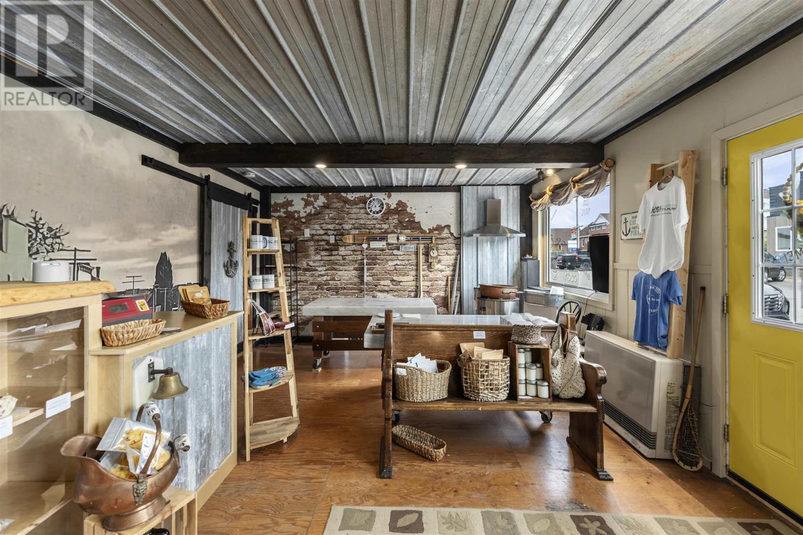 1195 Richard ST - Photo 4