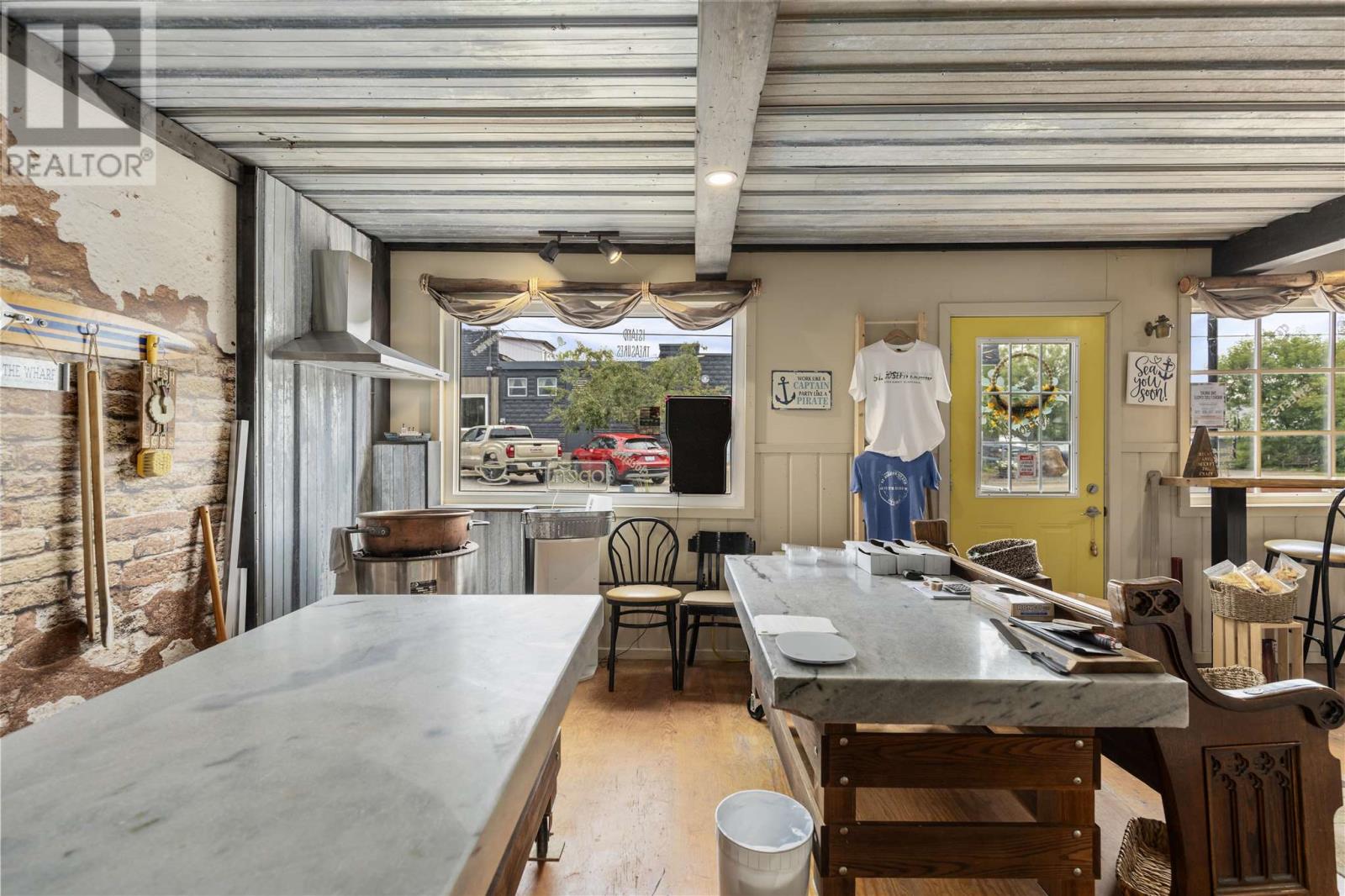 1195 Richard ST - Photo 3