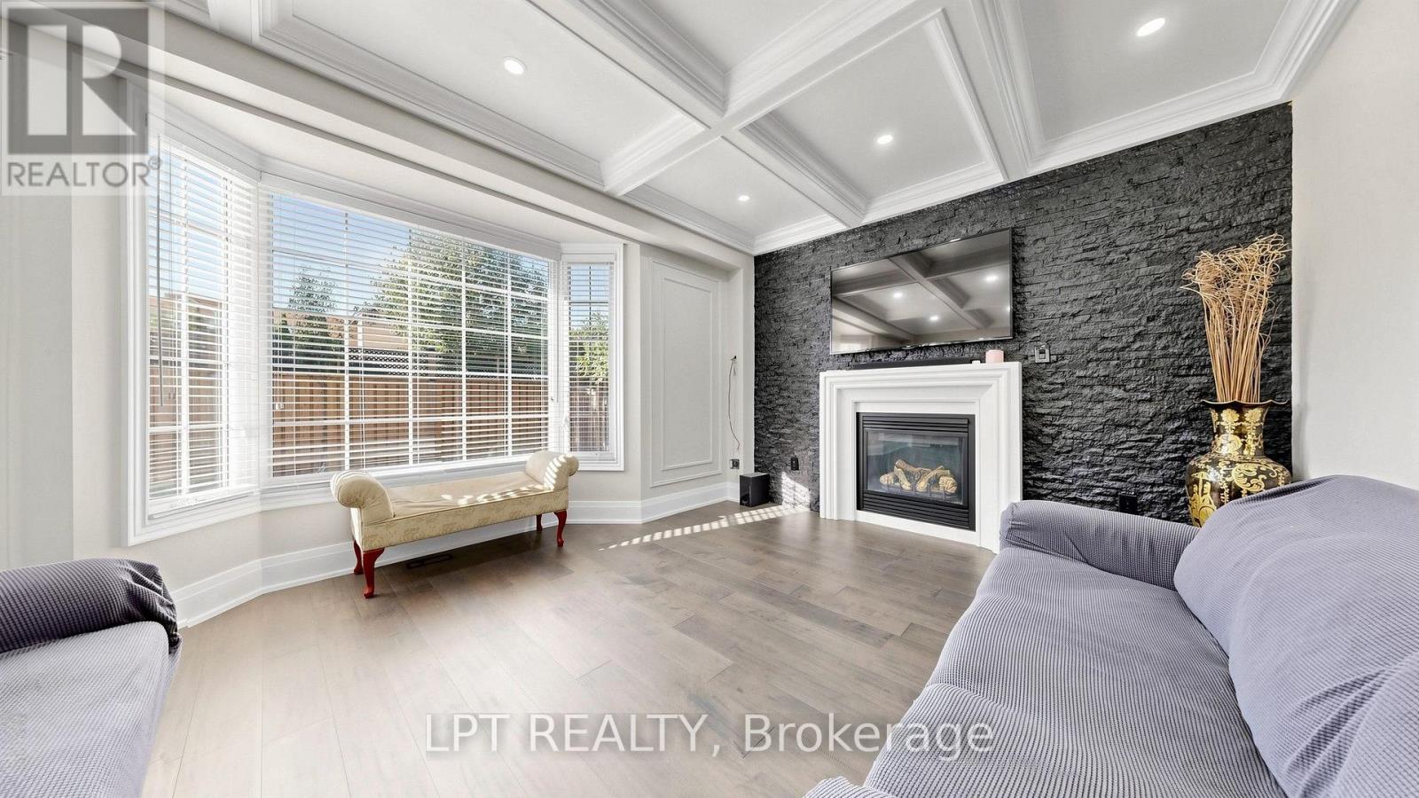4 PLENTYWOOD DRIVE