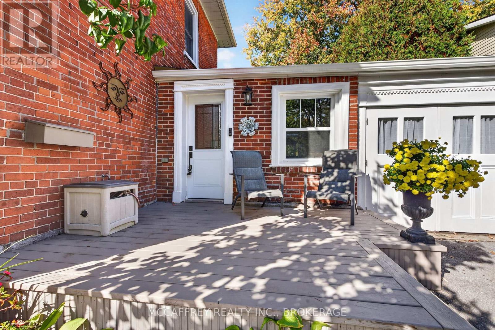2 BRIGGS STREET