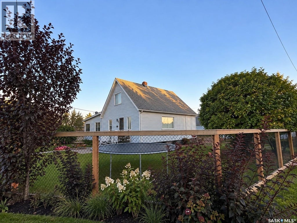 404 ESAU STREET, MEADOW LAKE, SK S9X 1A4 - Image 818798593.jpeg?d=l