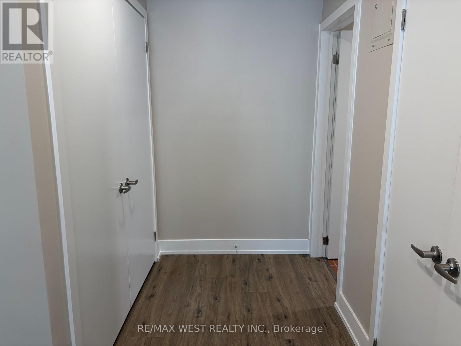 APT 1 - 1697 DUNDAS STREET W