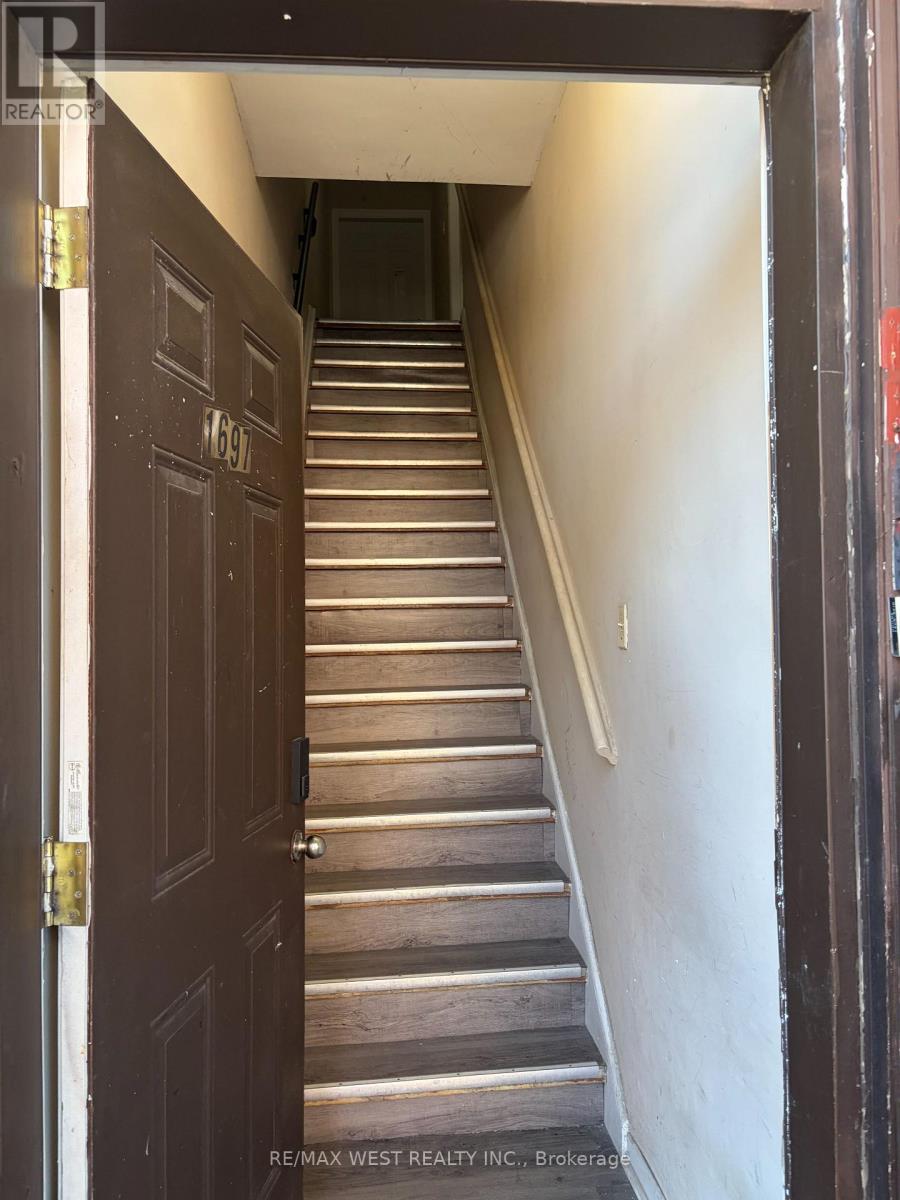 APT 1 - 1697 DUNDAS STREET W