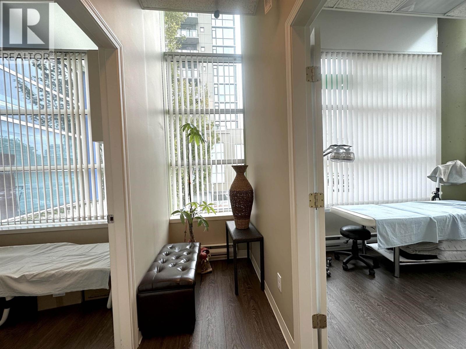 2270 8260 WESTMINSTER HIGHWAY