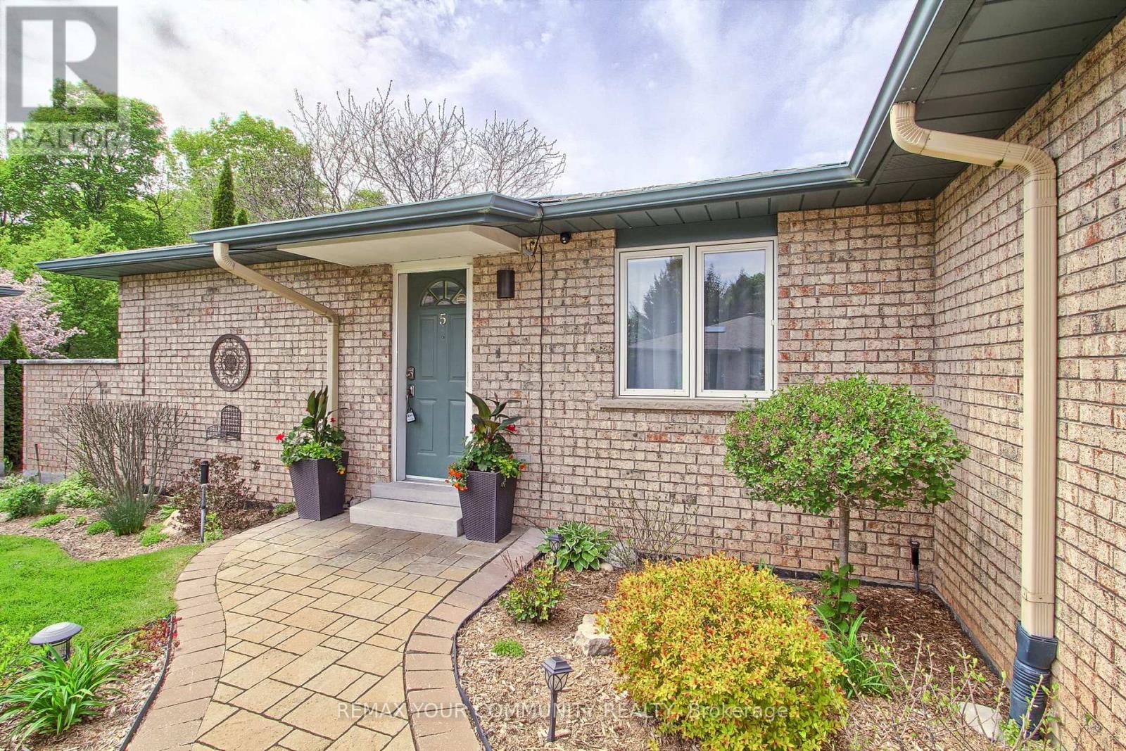 5 - 23 REDDINGTON DRIVE