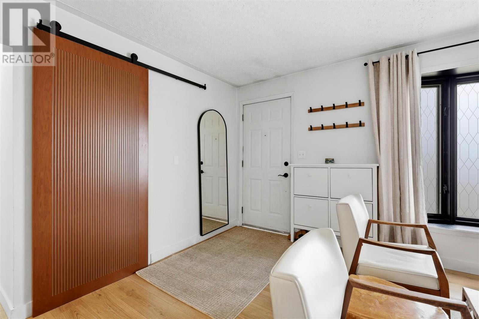 85 Anna ST - Photo 4