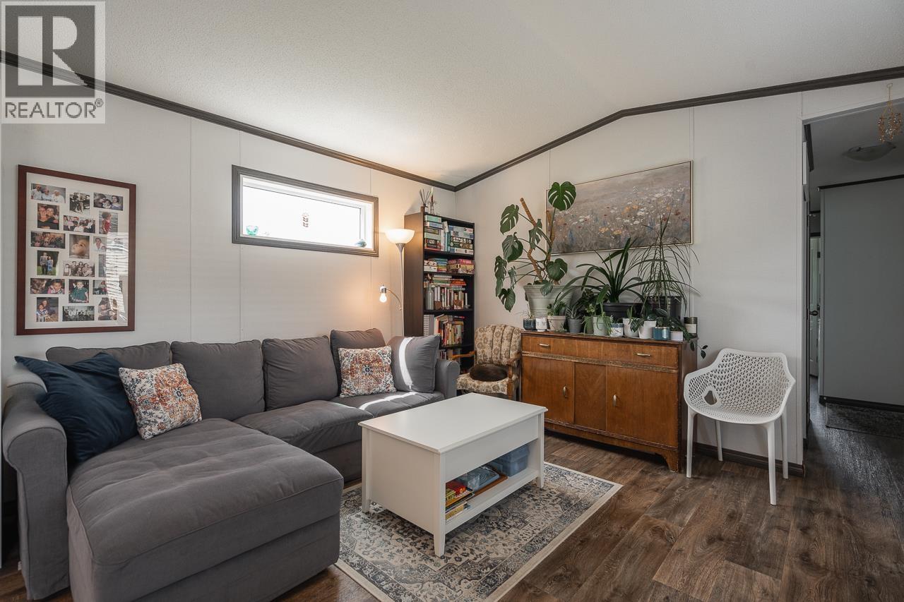 27 4072 LAC LA HACHE STATION ROAD