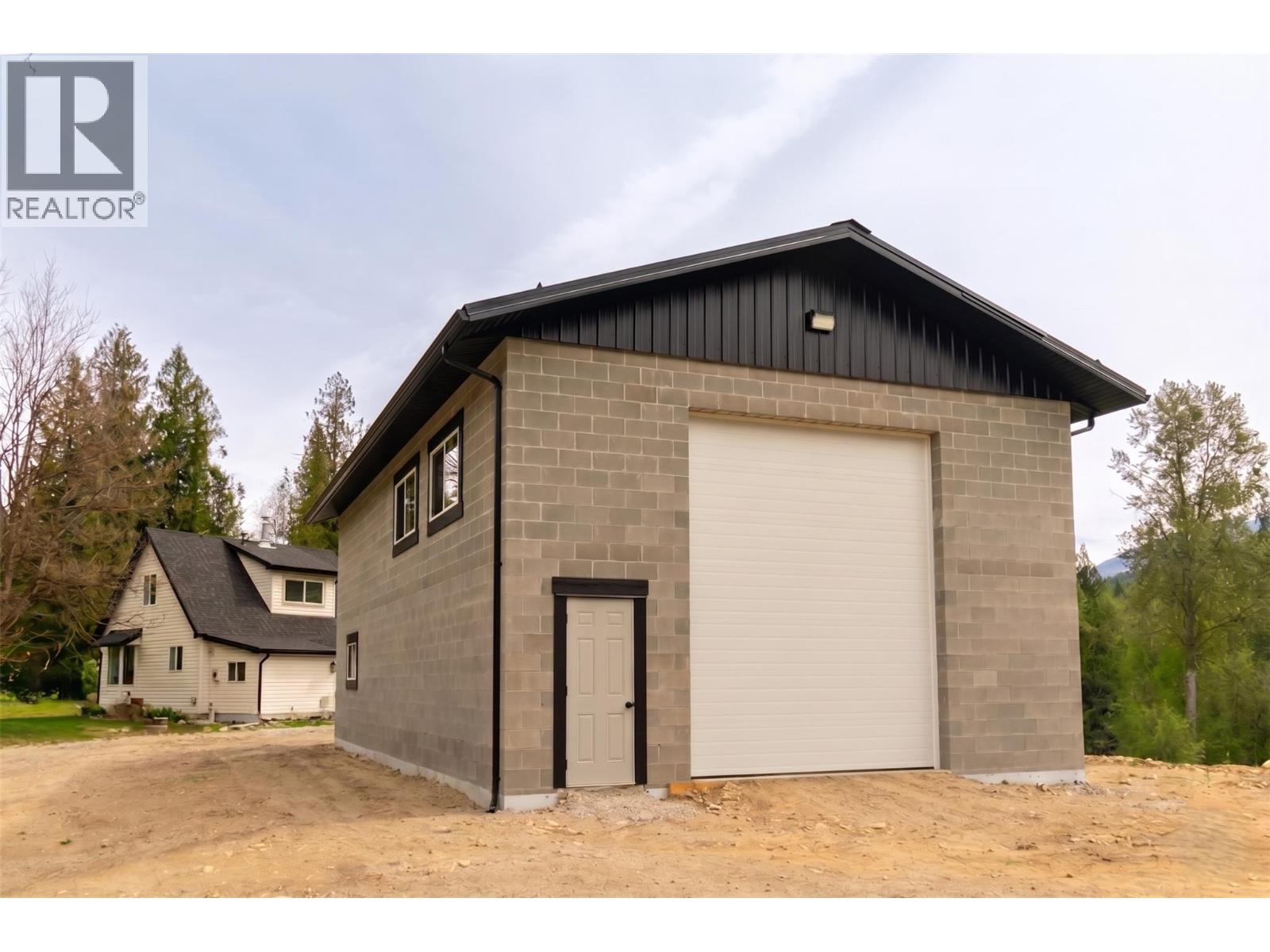 2904 Enderby Mabel Lake Road