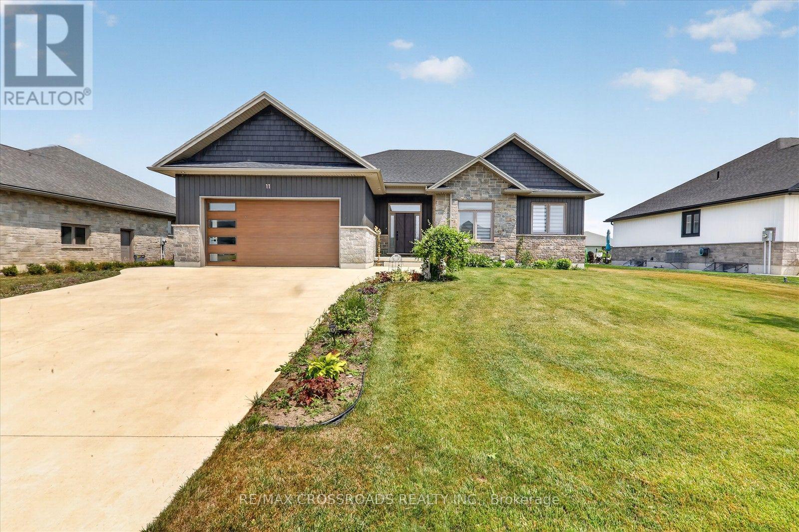 11 MCTAVISH CRESCENT