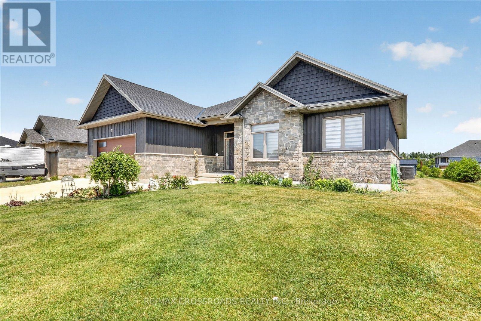 11 MCTAVISH CRESCENT
