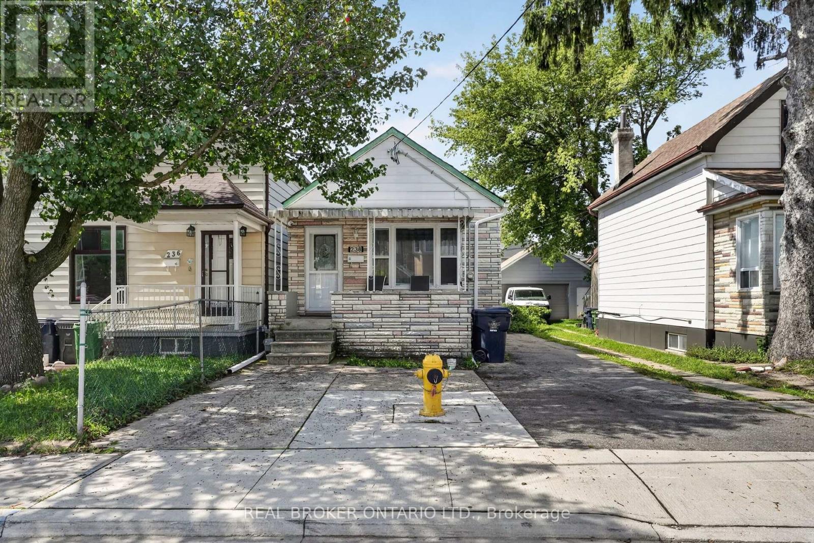238 CHAMBERS AVENUE