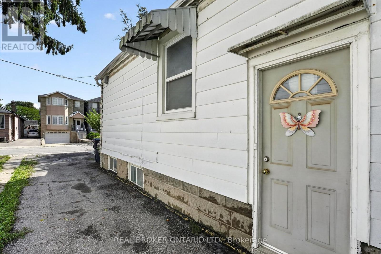 238 CHAMBERS AVENUE