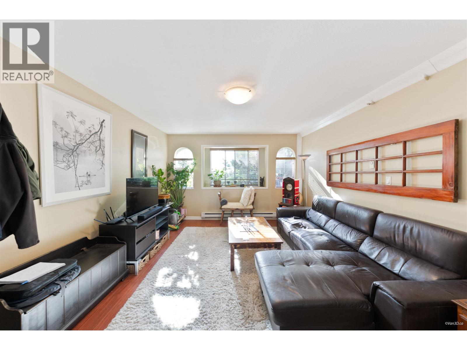 195 W 17TH AVENUE