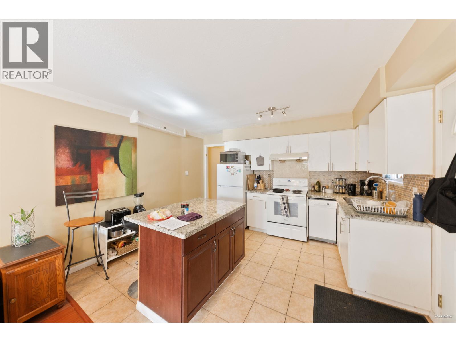 195 W 17TH AVENUE