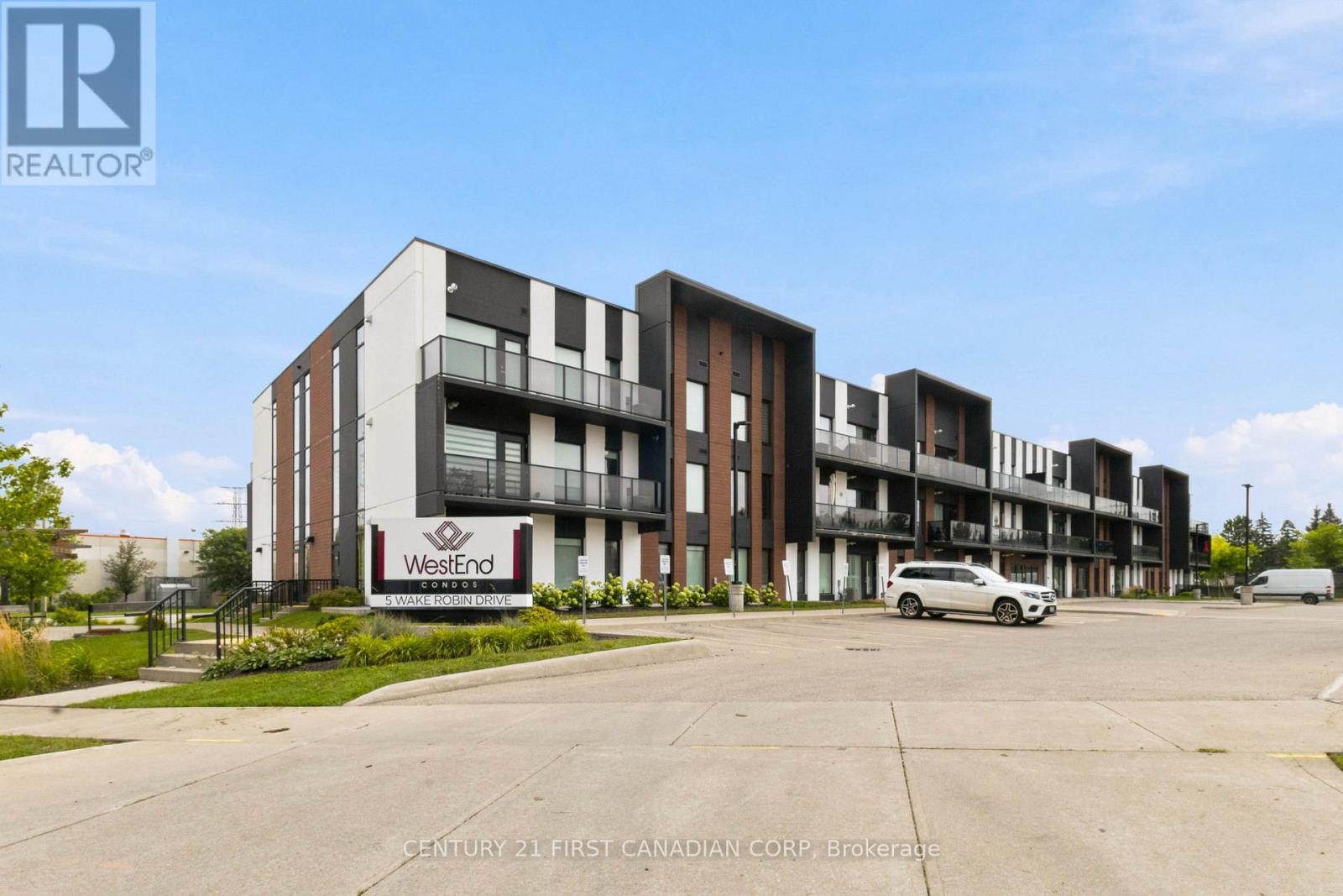 311 - 5 WAKE ROBIN DRIVE