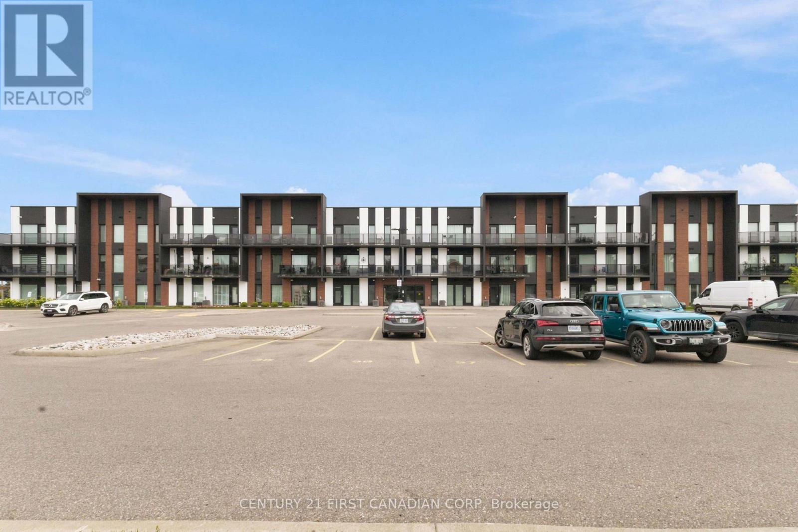 311 - 5 WAKE ROBIN DRIVE