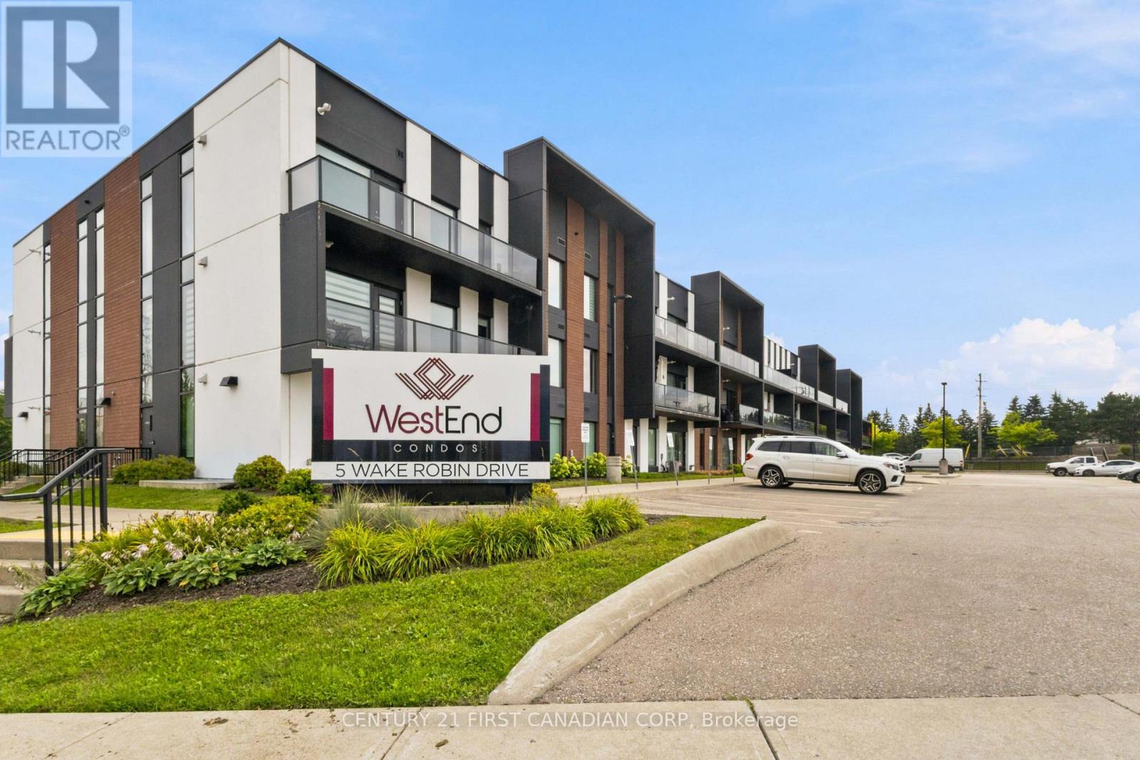 311 - 5 WAKE ROBIN DRIVE