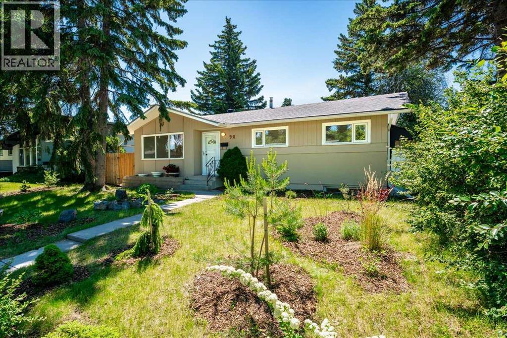 90 Armstrong Crescent SE