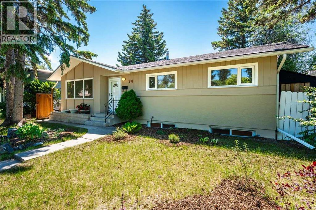 90 Armstrong Crescent SE