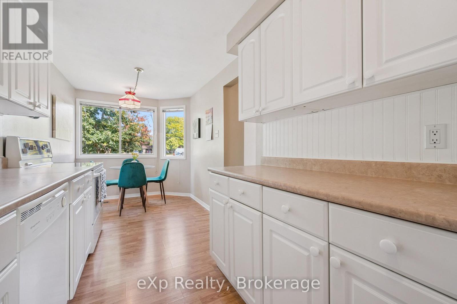 44 - 40 SILVERCREEK PARKWAY N