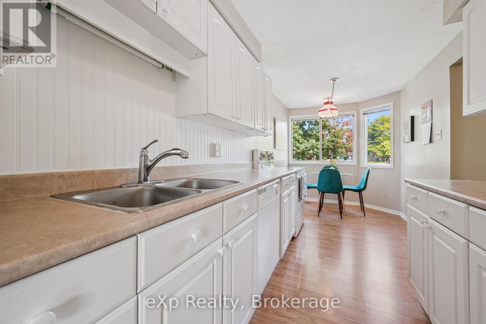 44 - 40 SILVERCREEK PARKWAY N