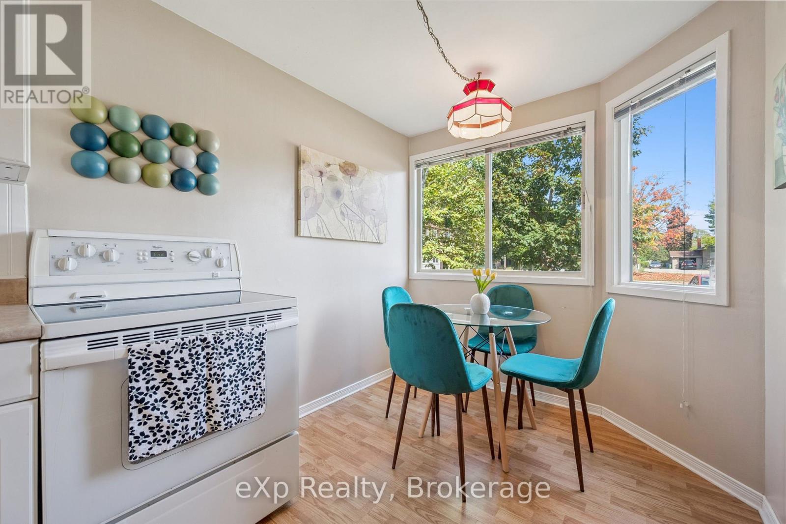 44 - 40 SILVERCREEK PARKWAY N