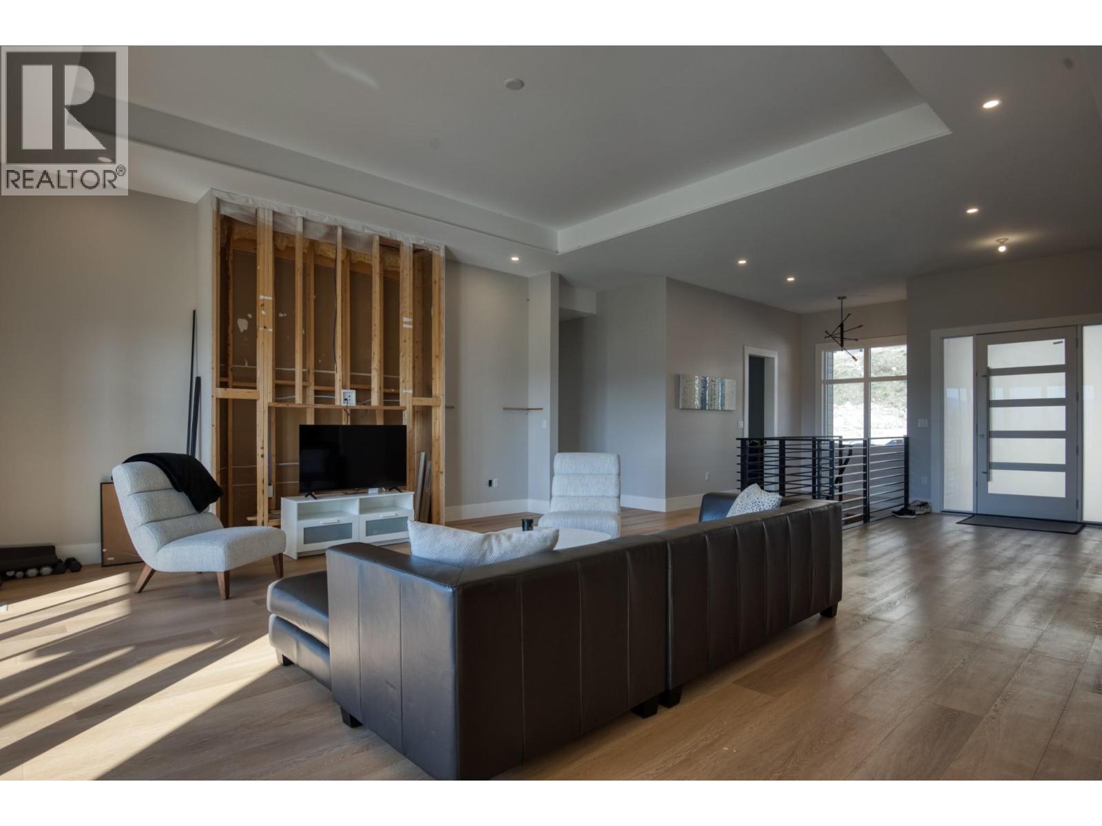 2835 Outlook Way