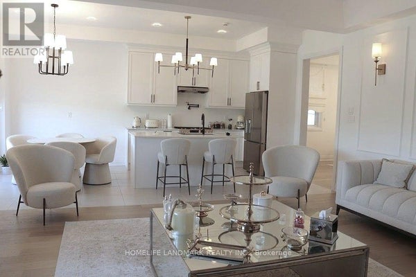 30 Mapleton St, Richmond Hill (Oak Ridges), ON 4