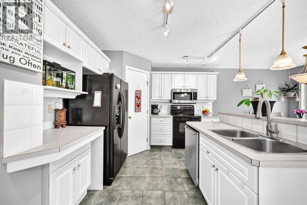 220 Shawbrooke Manor SW