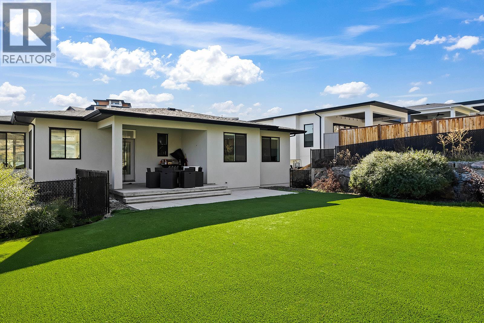 2822 Canyon Crest Drive