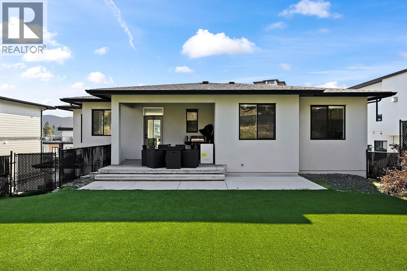 2822 Canyon Crest Drive