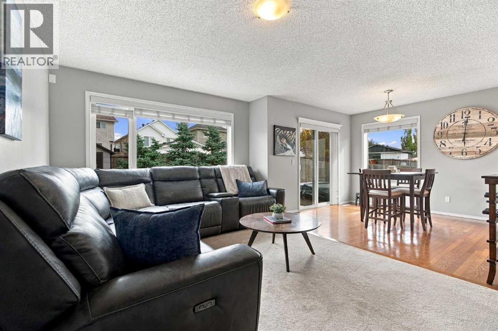 115 Evansmeade Crescent NW
