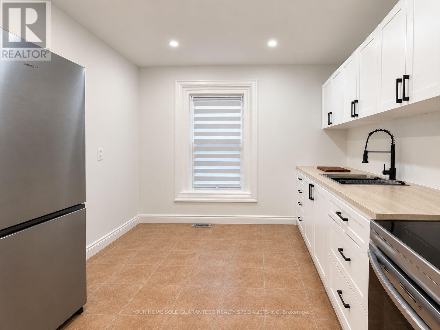 2 - 94 WELLINGTON STREET E