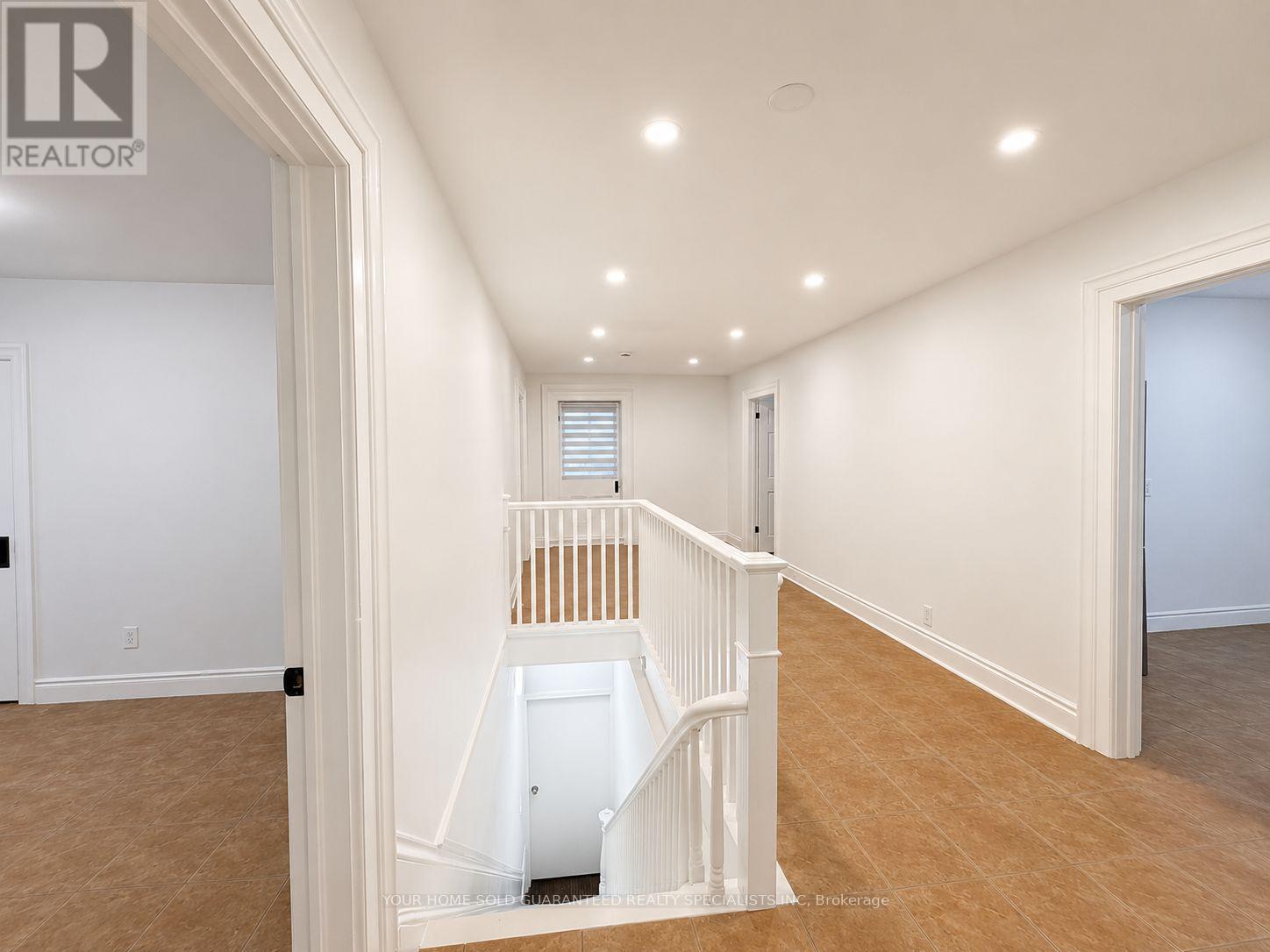 2 - 94 WELLINGTON STREET E