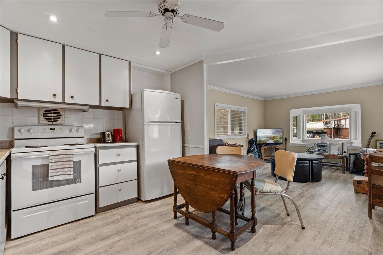 28 3942 COLUMBIA VALLEY ROAD, Cultus Lake East