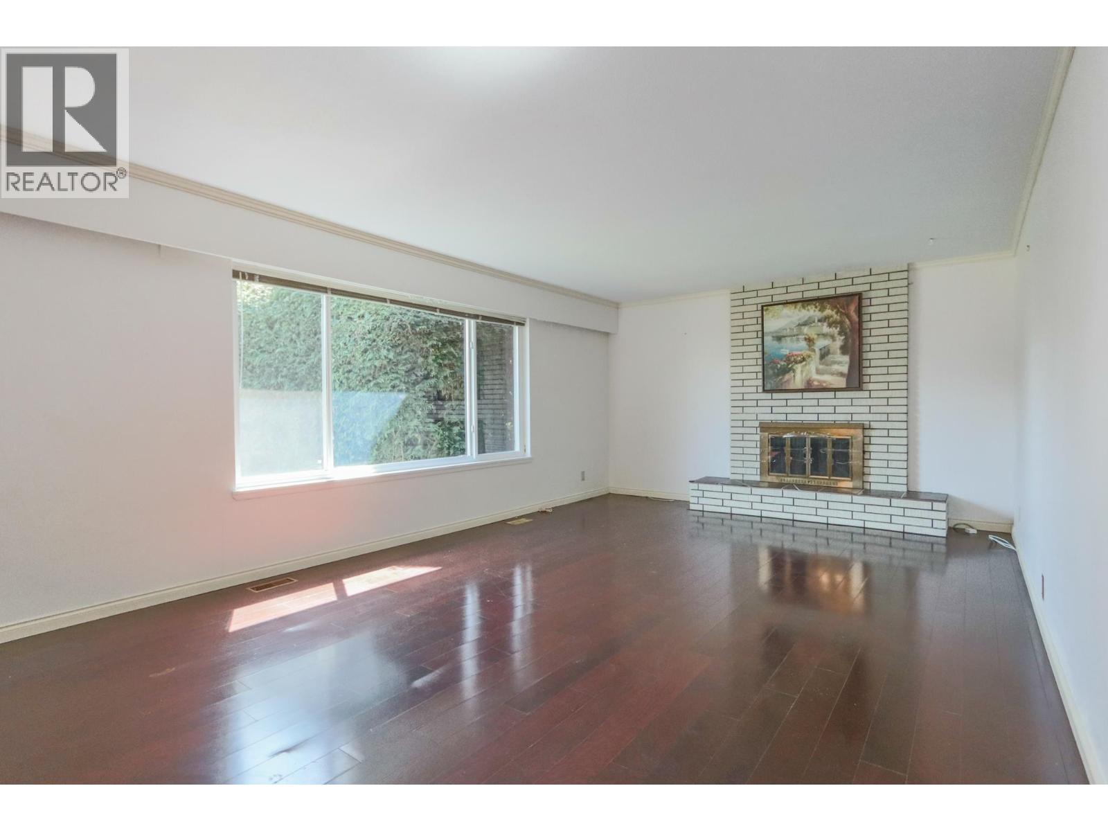 1352 E 16TH STREET