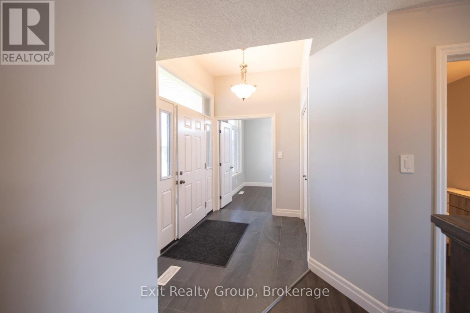 49 LANARK DRIVE