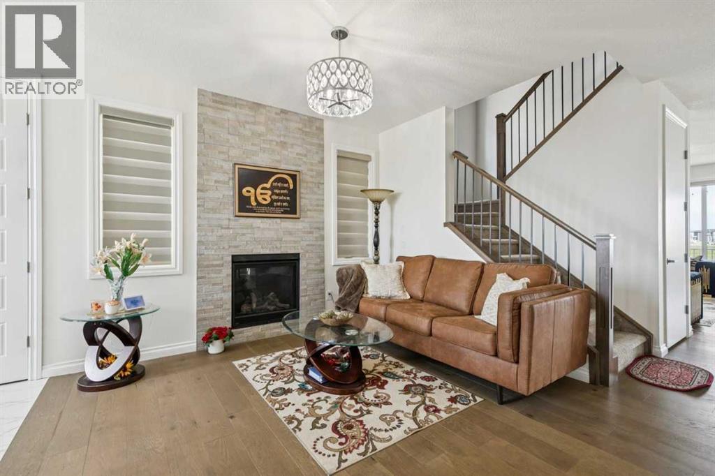 375 Corner Meadows Avenue NE