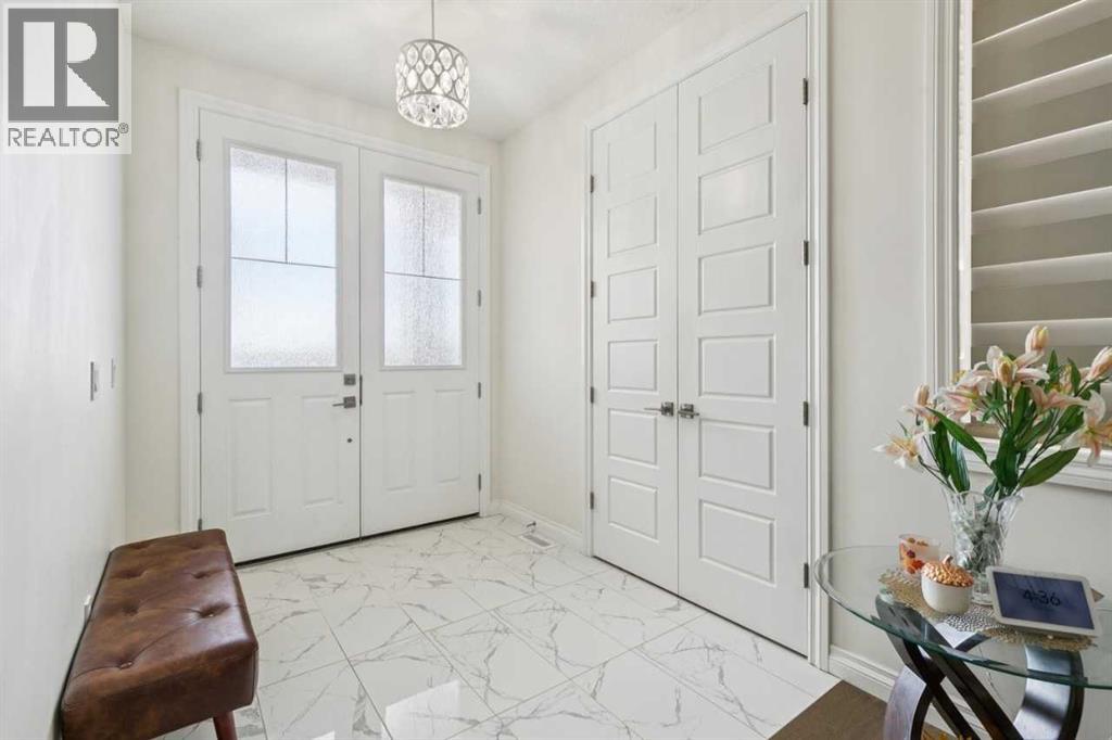 375 Corner Meadows Avenue NE
