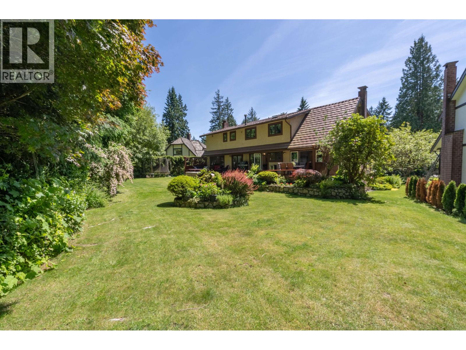 696 WELLINGTON PLACE