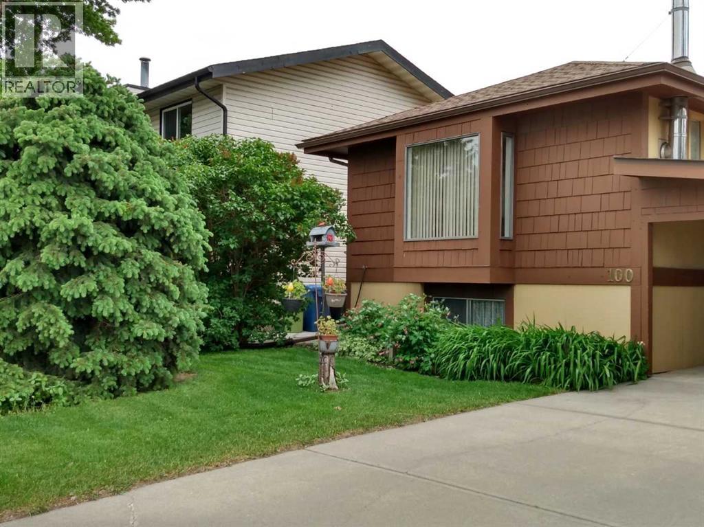 100 Doverglen Crescent SE