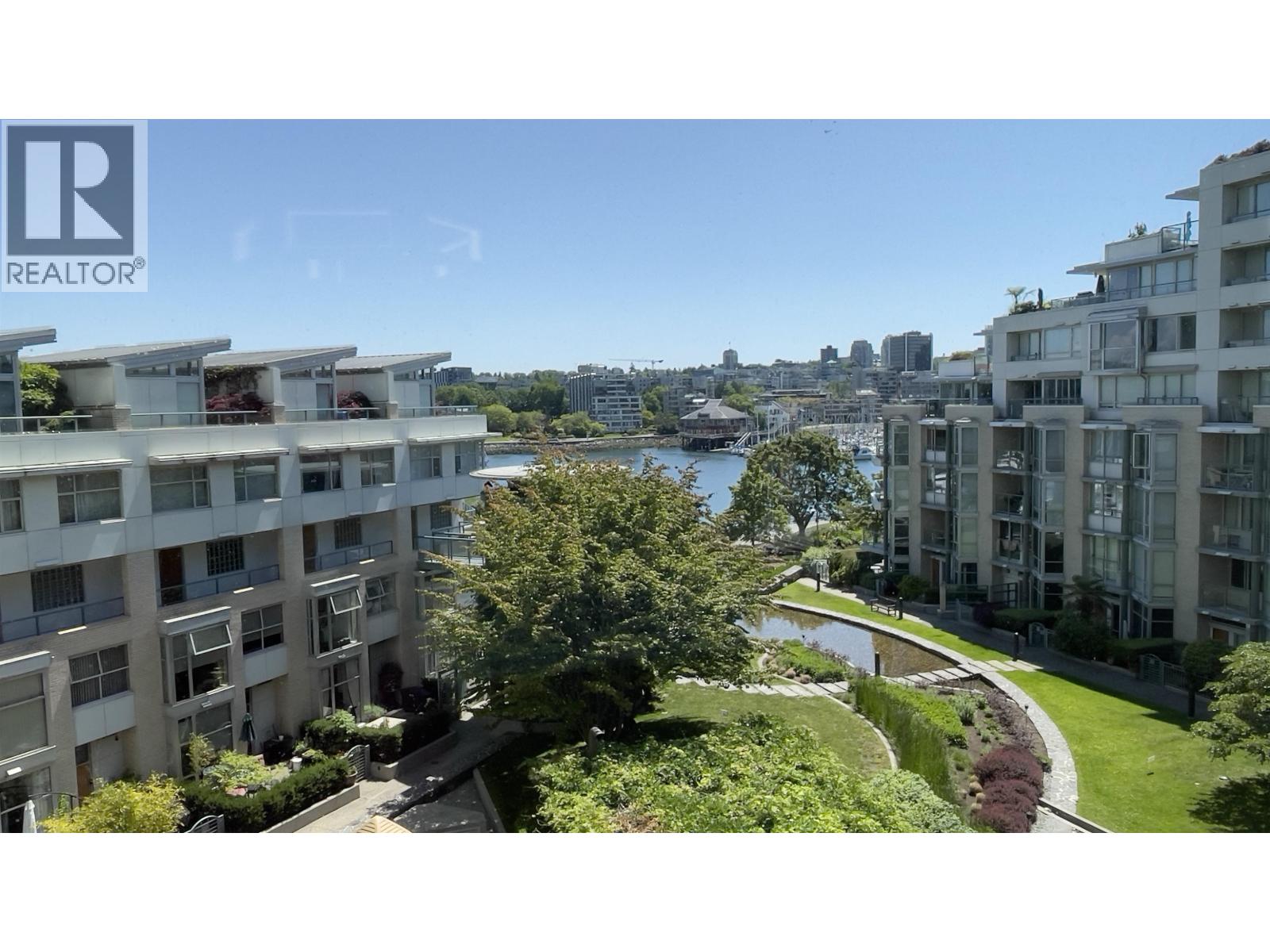 605 1228 MARINASIDE CRESCENT