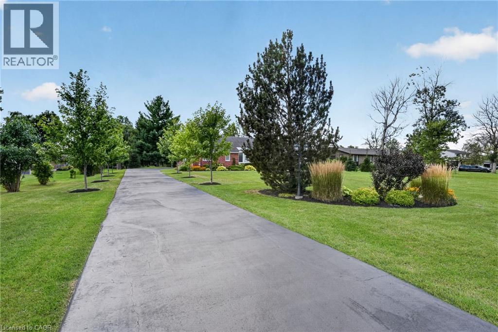 233 CAIRNS Crescent