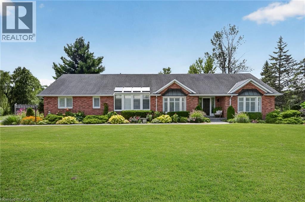 233 CAIRNS Crescent