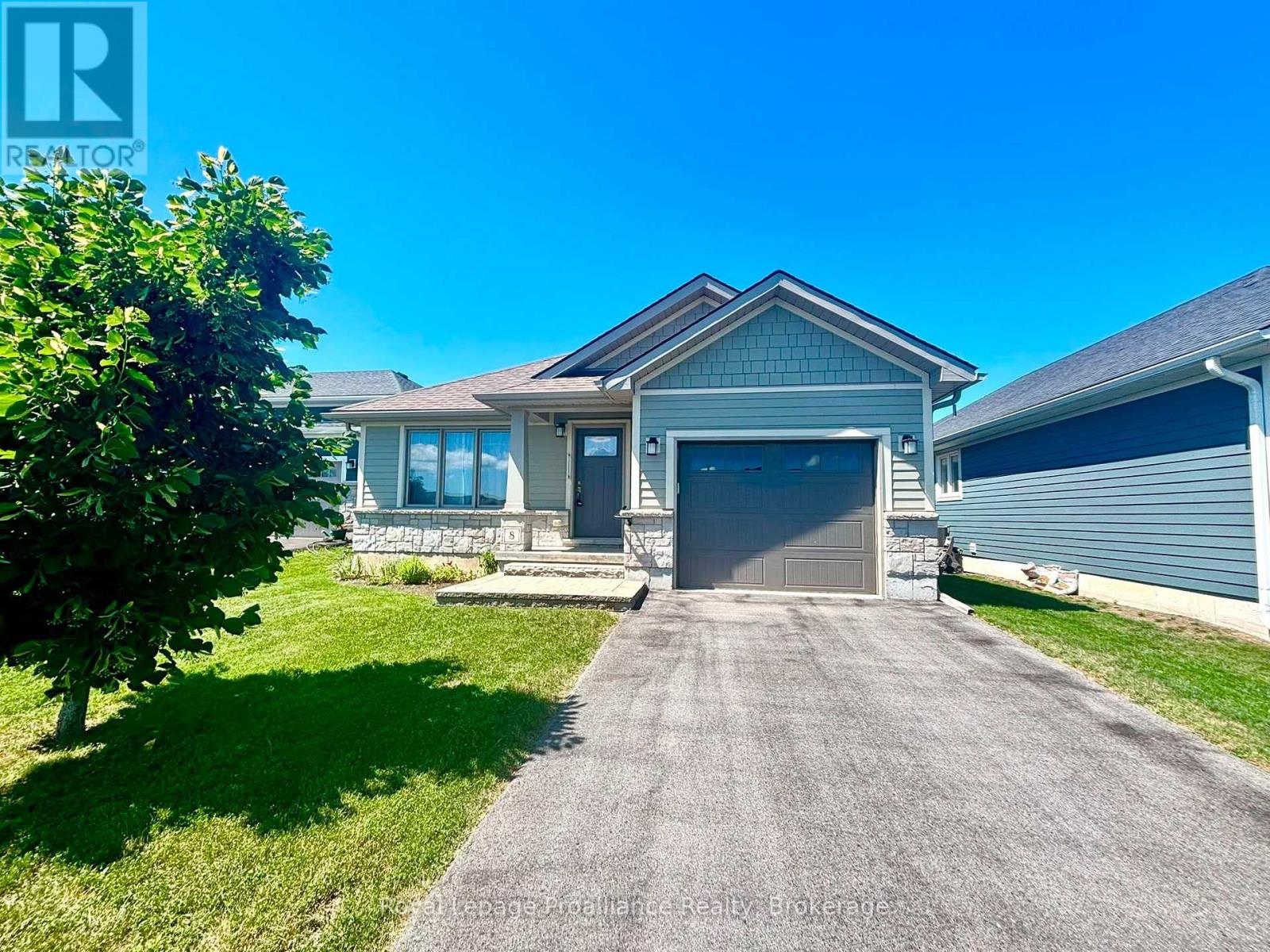 8 TESSA BOULEVARD