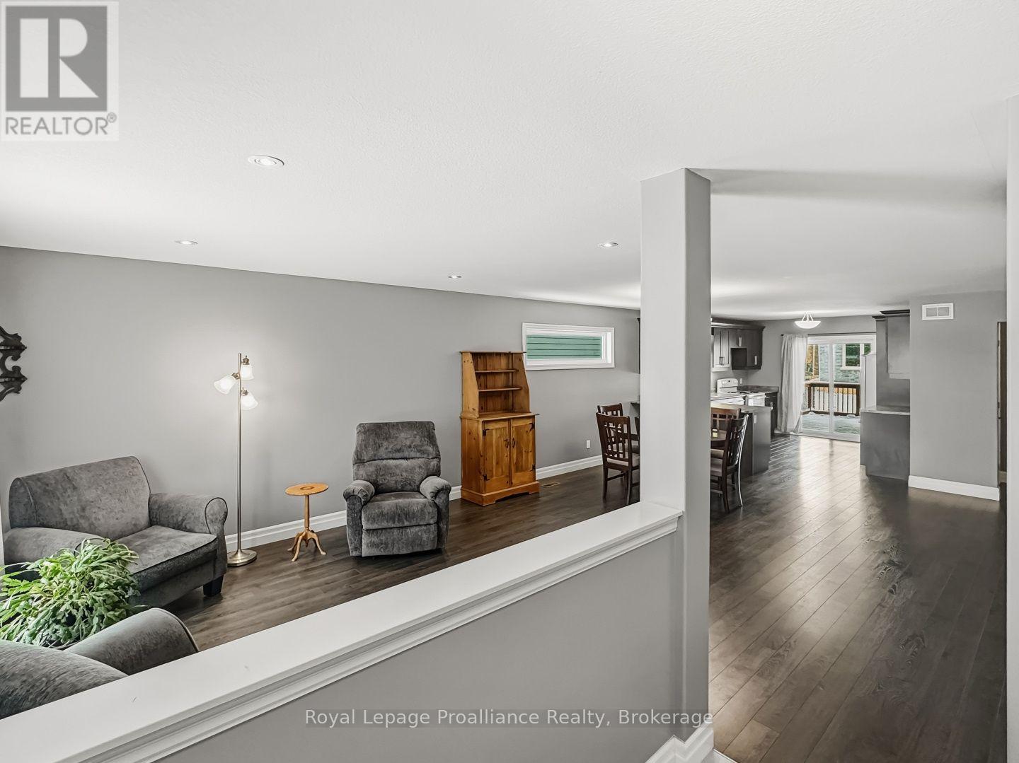 8 TESSA BOULEVARD